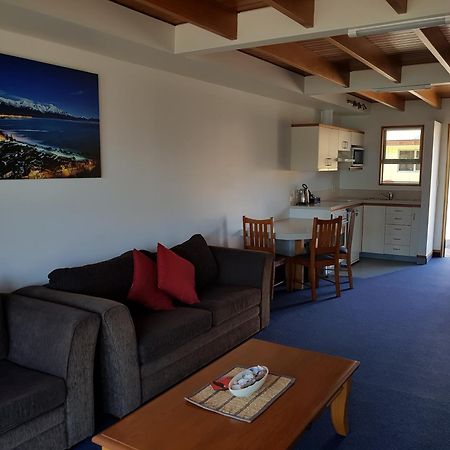 The Anchor Inn Beachfront Motel Kaikoura Exteriör bild