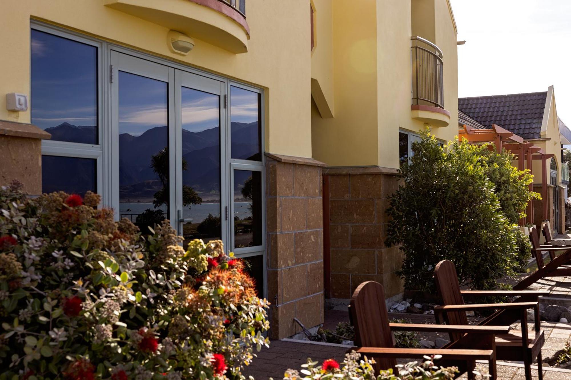 The Anchor Inn Beachfront Motel Kaikoura Exteriör bild