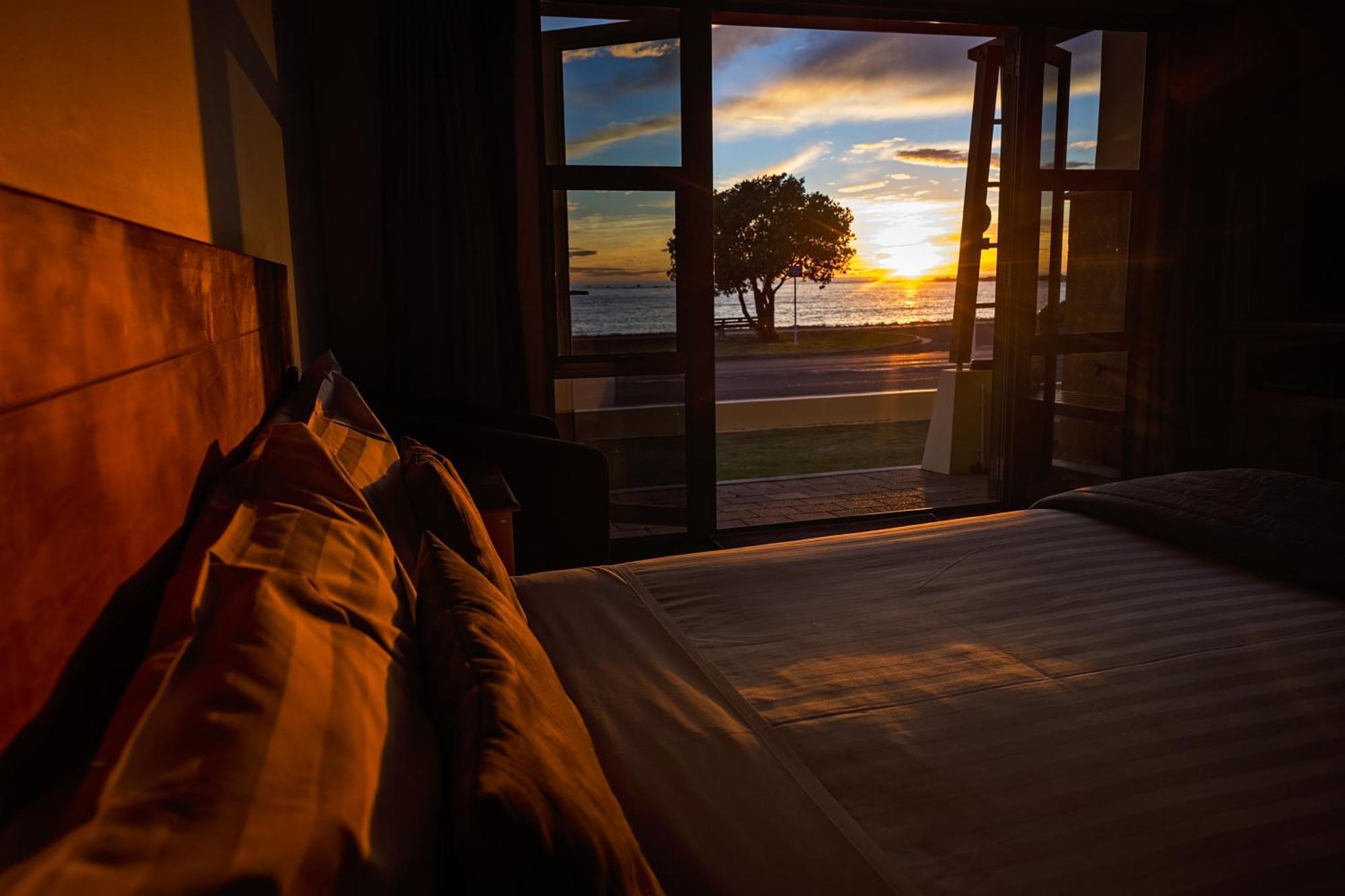 The Anchor Inn Beachfront Motel Kaikoura Exteriör bild